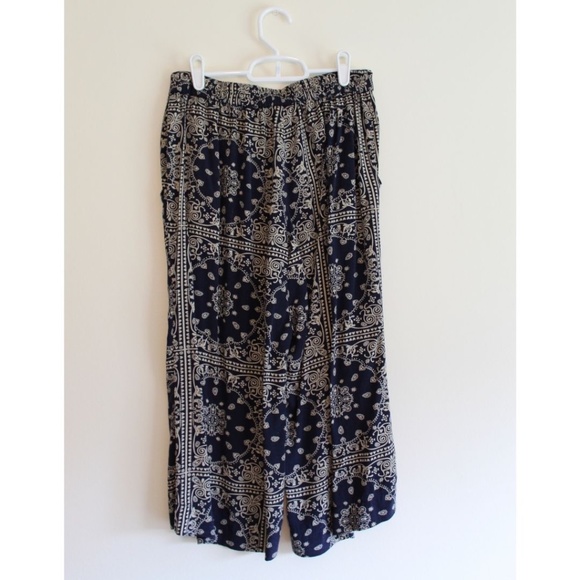 Solitaire Patterned Gaucho / Cropped Palazzo Pants - Picture 2 of 3